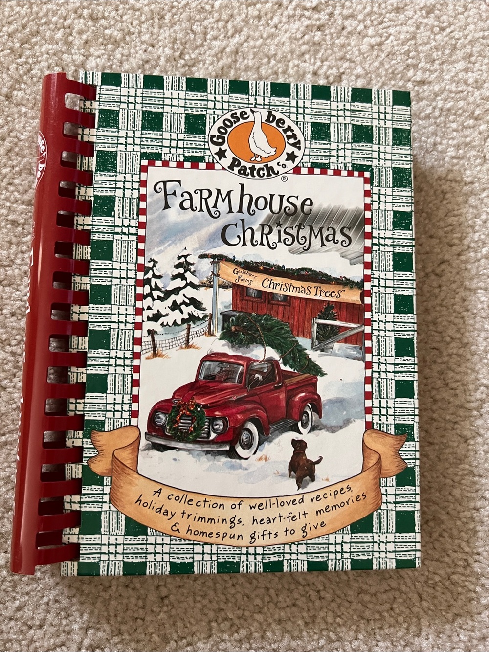 Gooseberry Patch Farmhouse Christmas Cookbook -EC